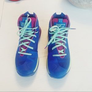 Boys size 6 Steph Curry Blue Basketball Shoes